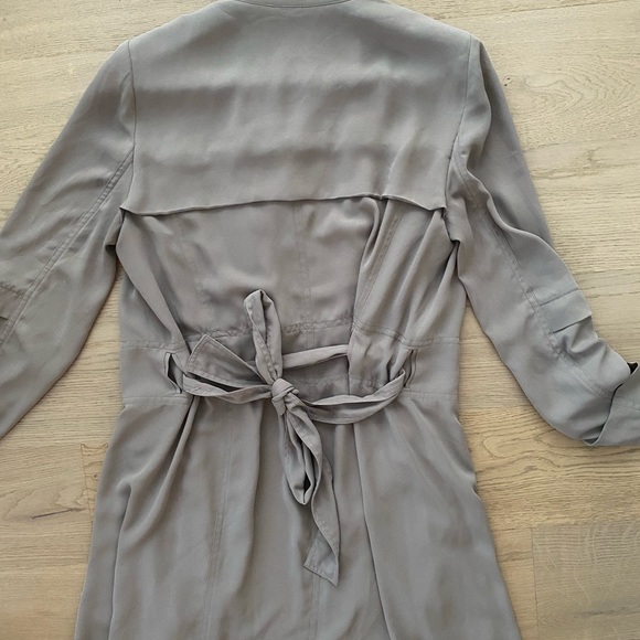 Barely Worn Sold Out Babaton Flowy Trench Coat Size Small Taupe Color - Picture 4 of 10